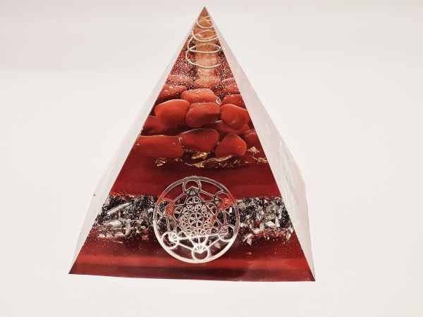 Orgonite pyramide jaspe rouge et cube de metatron argenté